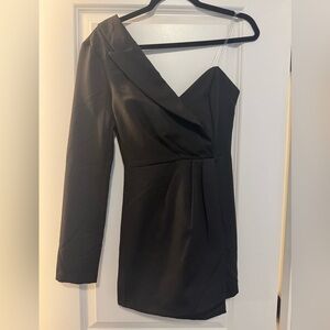 Vestique Sleek Black One-Shoulder Dress